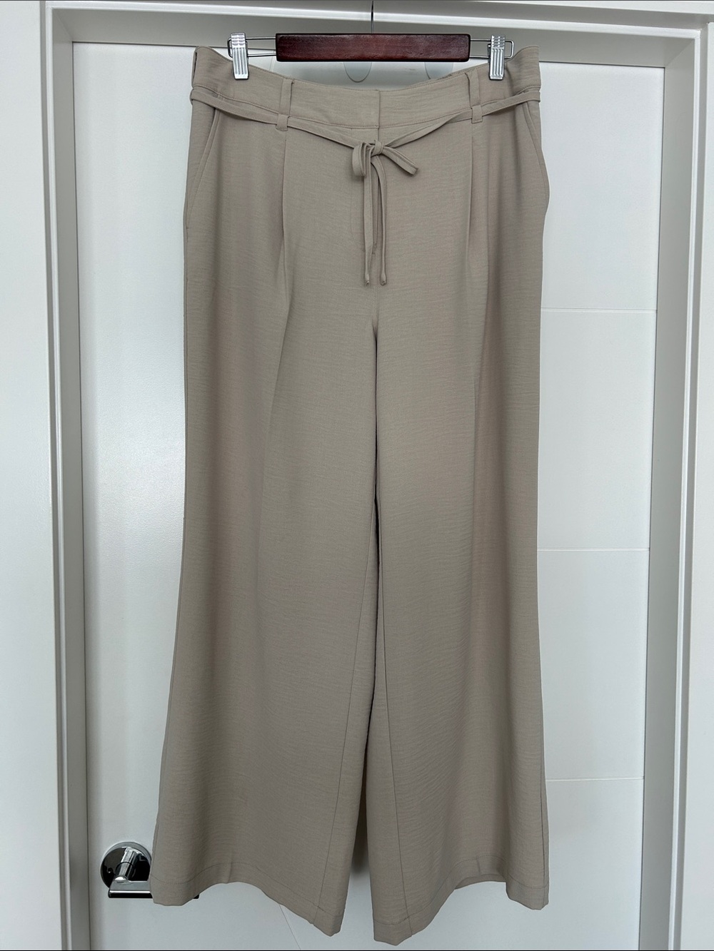 Reitmans Wide-Leg Drawstring Pants in Taupe